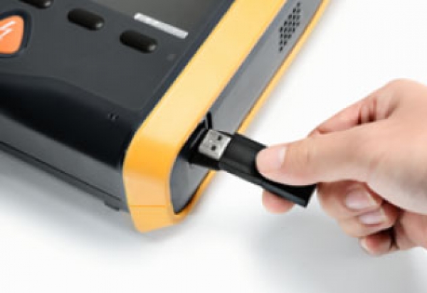 Mindray Beneheart D1 AED uitlezen met USB